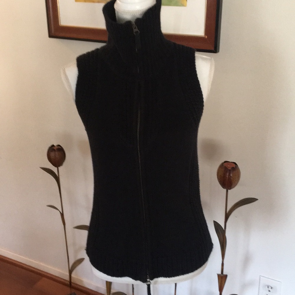 Isabella Bird sweater vest